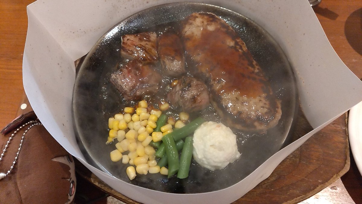 tooxtoo's tweet photo. 肉だよ… https://t.co/Kpu7o7wUJh