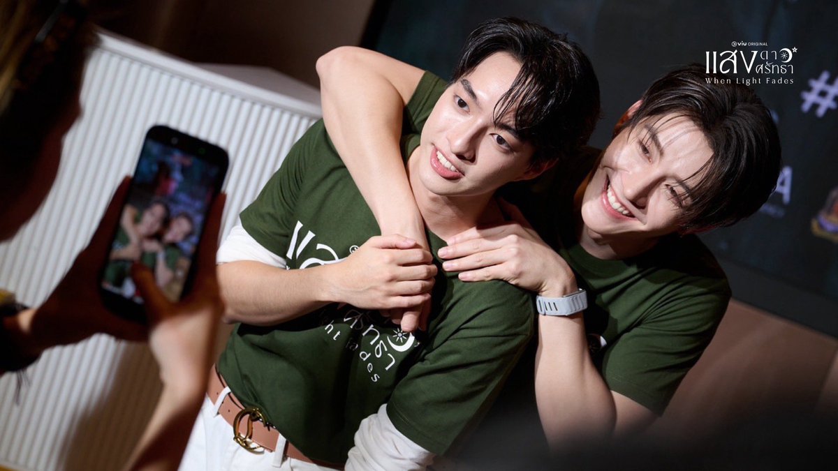 SaengDaoSeries's tweet photo. ขอบคุณทุกคนที่เดินทางมากับ “แสงดาว แสงศรัทธา” จนถึง Ep.สุดท้าย

แม้เรื่องราวจะจบลงแล้ว แต่เชื่อว่า “สหายเยว่&amp;สหายแสง” จะยังอยู่ในใจของพวกเราตลอดไป 💫💚

#WhenLightFadesFinalEP
#แสงดาวแสงศรัทธา
#บาสหลงชาง
#ViuOriginal 
#MajorCineplex https://t.co/PiU1qn6TvW