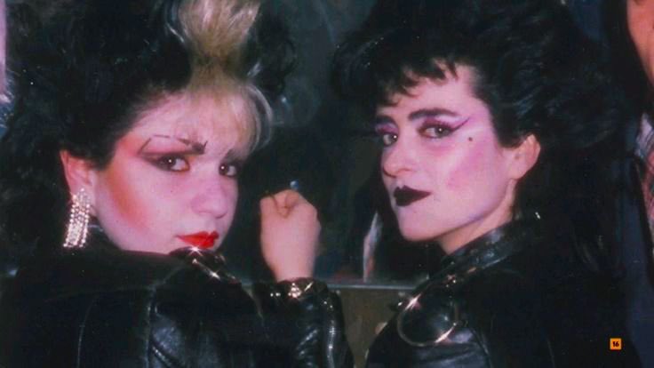 thedollstheatre's tweet photo. its insane how being “alt” (which in general is an umbrella term im starting to get sick of lol because it only came into place recently when subcultures have been around for decades) has become a competition of how many piercings and tattoos you can have when the people who https://t.co/Cl8Vsaguix