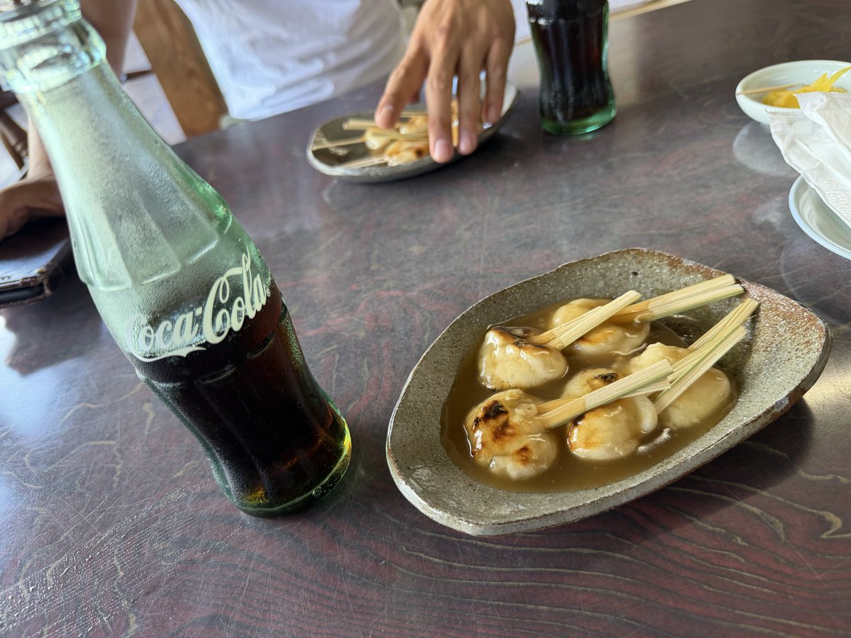 Riku__820's tweet photo. 指宿初日
久しぶりのアコースティック

念願のぢゃんぼ餅も食うた！ https://t.co/zk2496wVE6