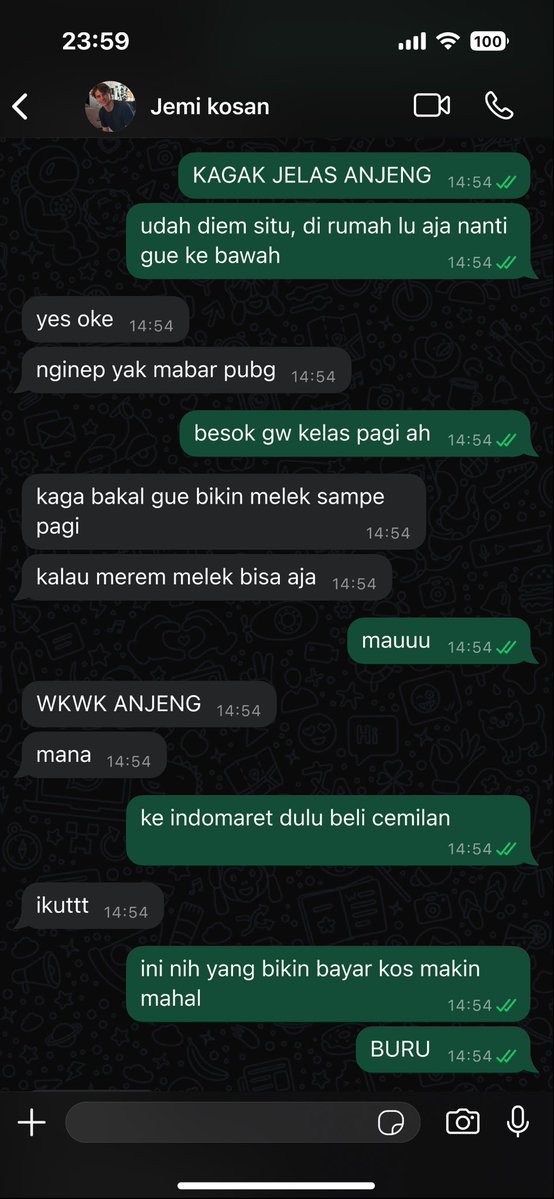 oscypedia's tweet photo. #pialbon au, daily convo super flirty. begini nih kalau kosan sama rumah yang punya kosan-nya nyatu. angkasa (asa) jadi ketempelan jeremiah (jemi). https://t.co/CyFdJ2R3gD