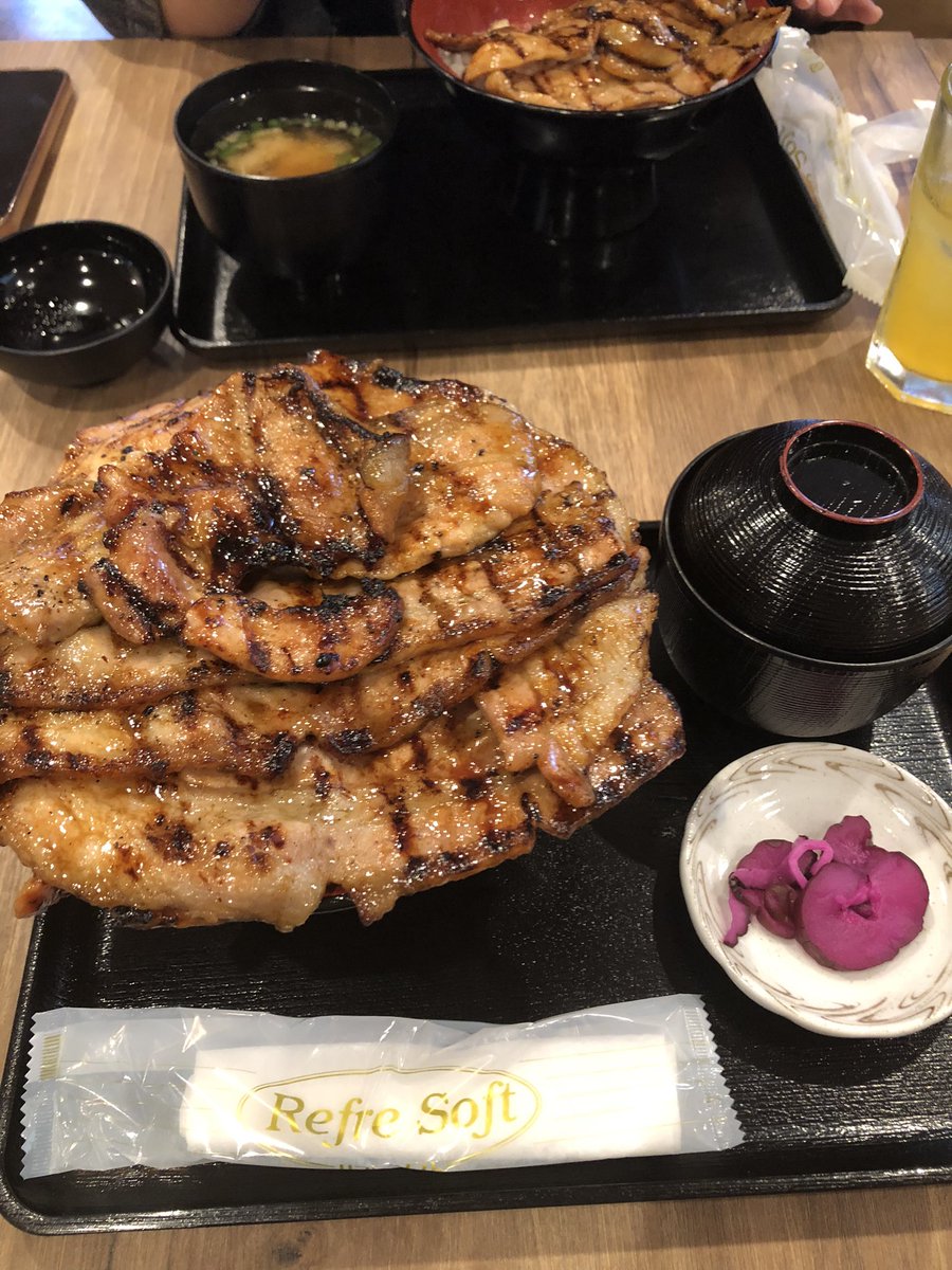 ZeroGGGRRR's tweet photo. 豚丼、米が見えんw_(┐「ε:)_ https://t.co/4HAvTG9vU5