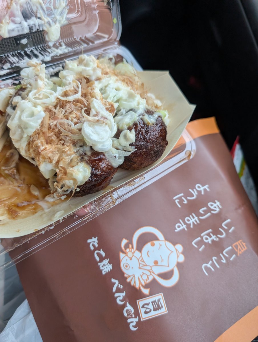 masagamistar's tweet photo. 新たな群馬名物を見つけてしまった…
たこやき6個を息子と半分ずつ食べたので、勝点3いただきます！っしゃあ、

#たこ焼きべんてん https://t.co/9z9QSYwuEl