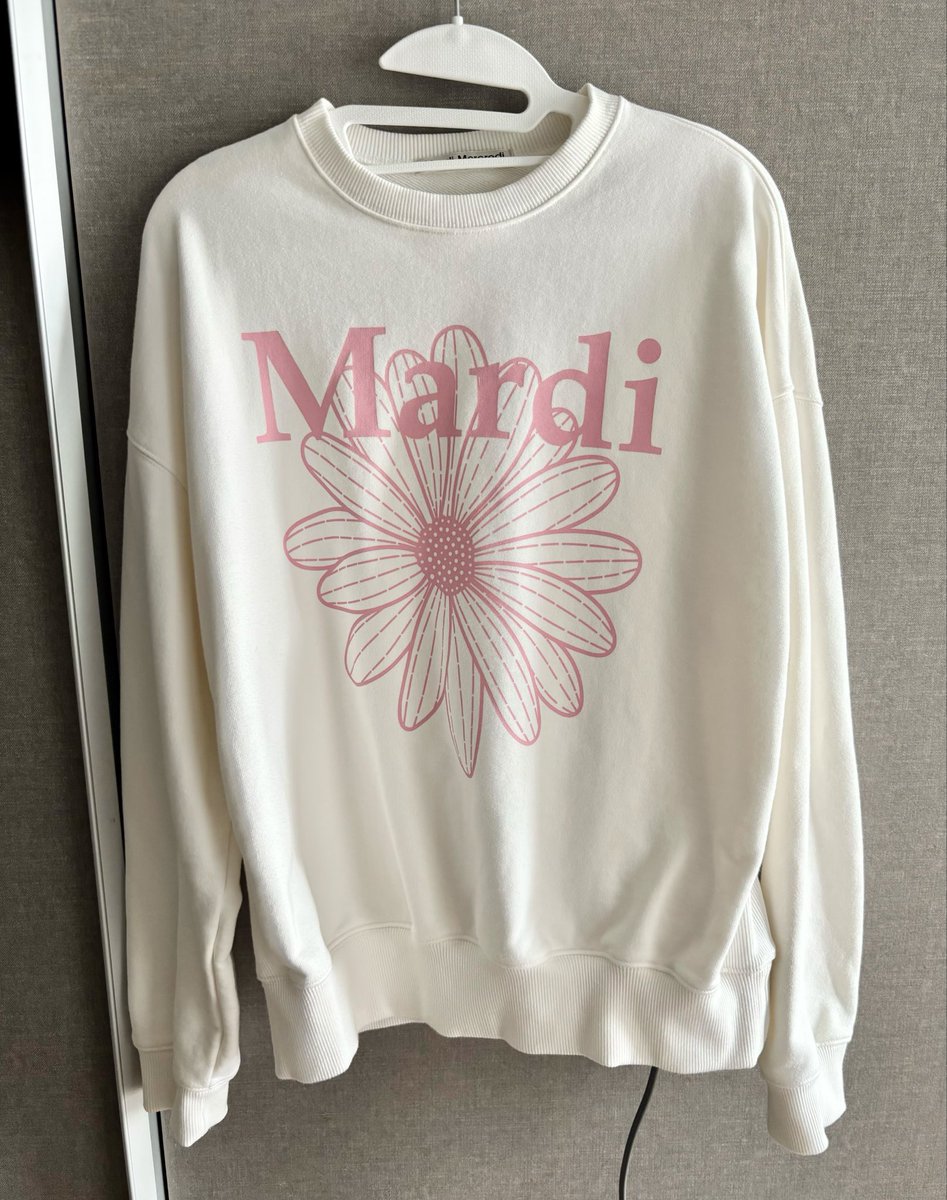zumiusedthings's tweet photo. ส่งต่อ mardi mercredi sweatshirt white pink  ⋆˙⟡ 🎀 มีรอยเปื้อนที่แขนเสื้อเล็กน้อย ขอคนรับได้นะคะ

♡ 590 thb

#ส่งต่อmardi #ส่งต่อmardimercredi #mardimercrediมือสอง #mardimercredi #ส่งต่อเสื้อผ้ามือสอง #ส่งต่อเสื้อผ้า https://t.co/Dd3TgLRLzF