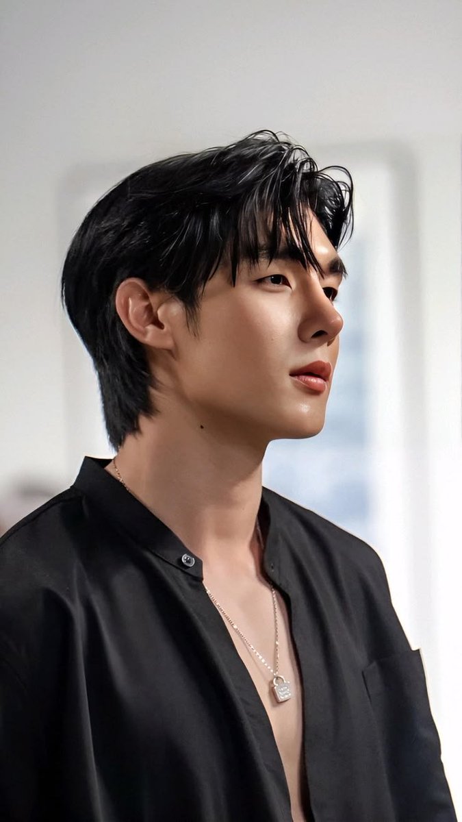 iamnuena's tweet photo. กูไปตามเก็บซีรีย์ค่ายอื่น จนกูโดนเมะตกระหว่างทางนับไม่ถ้วน  ทั้ง ท๊อปแท๊ป บาส บอส ตี๋  ปอนด์ ก็ยังไม่มีวี่แววว่าจะได้ดูซีรีย์จากเมกสักที แกคิดว่าถ้าฉันดูครบทุกเรื่องทุกค่าย เมกมันจะทำซีรีย์เสร็จรึยังนะ แต่ในบรรดาเมะทั้งหมด กูชอบสามคนนี้มากอ่ะ ท๊อปแท๊ป บอส และ ตี๋ แซ่บซี๊ดสะใจแท้ https://t.co/NMZqBPs31k