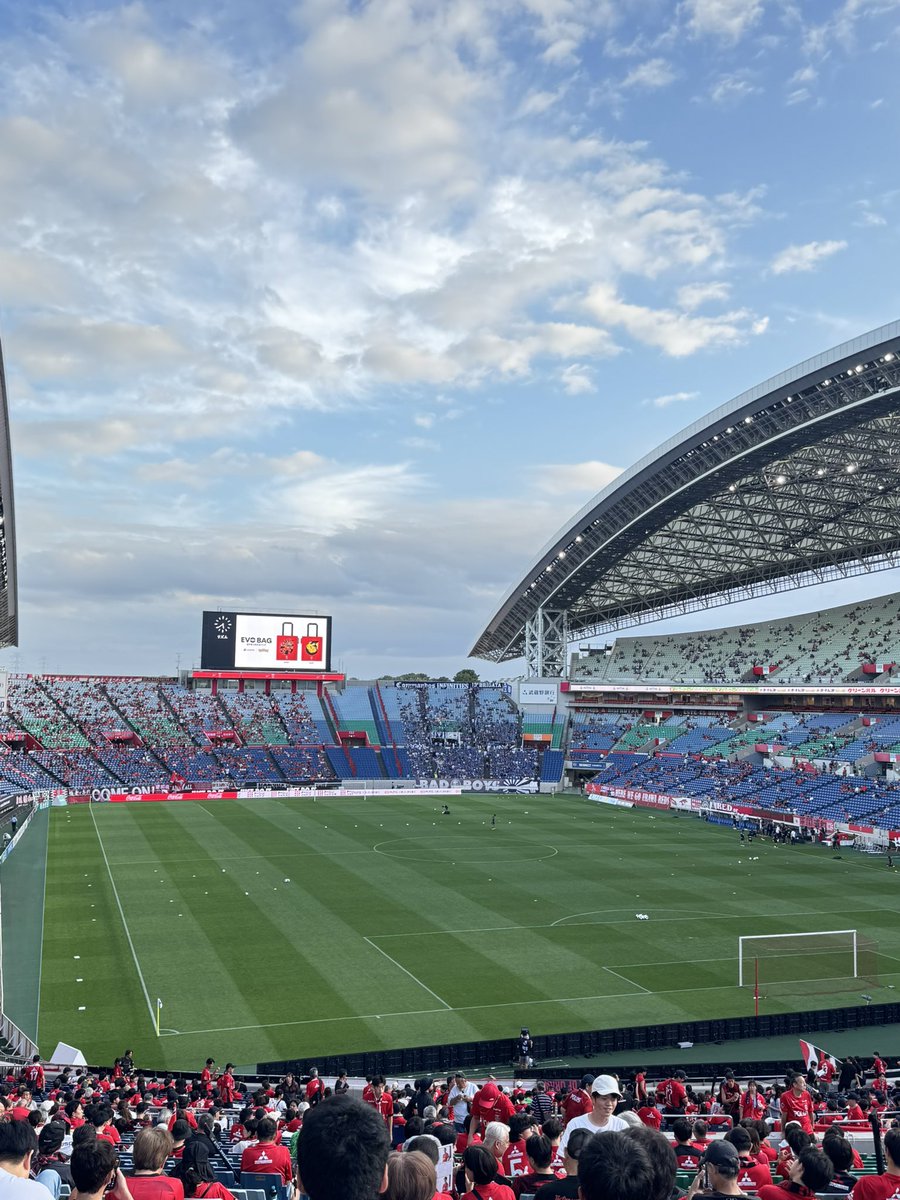 tkitano50's tweet photo. 今日はこの辺りから
新シーズンホーム開幕戦
色々ありますがサポートするのみ
勝たせましょう！
#浦和レッズ
#浦和レッズレディース https://t.co/ZHVGXj3NMo