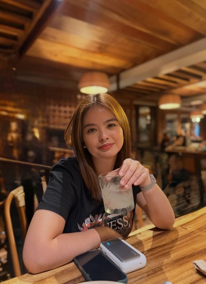 goldenjazzy_'s tweet photo. sino po nag picture mowm?
#AskBea https://t.co/2hyrfVQmhC