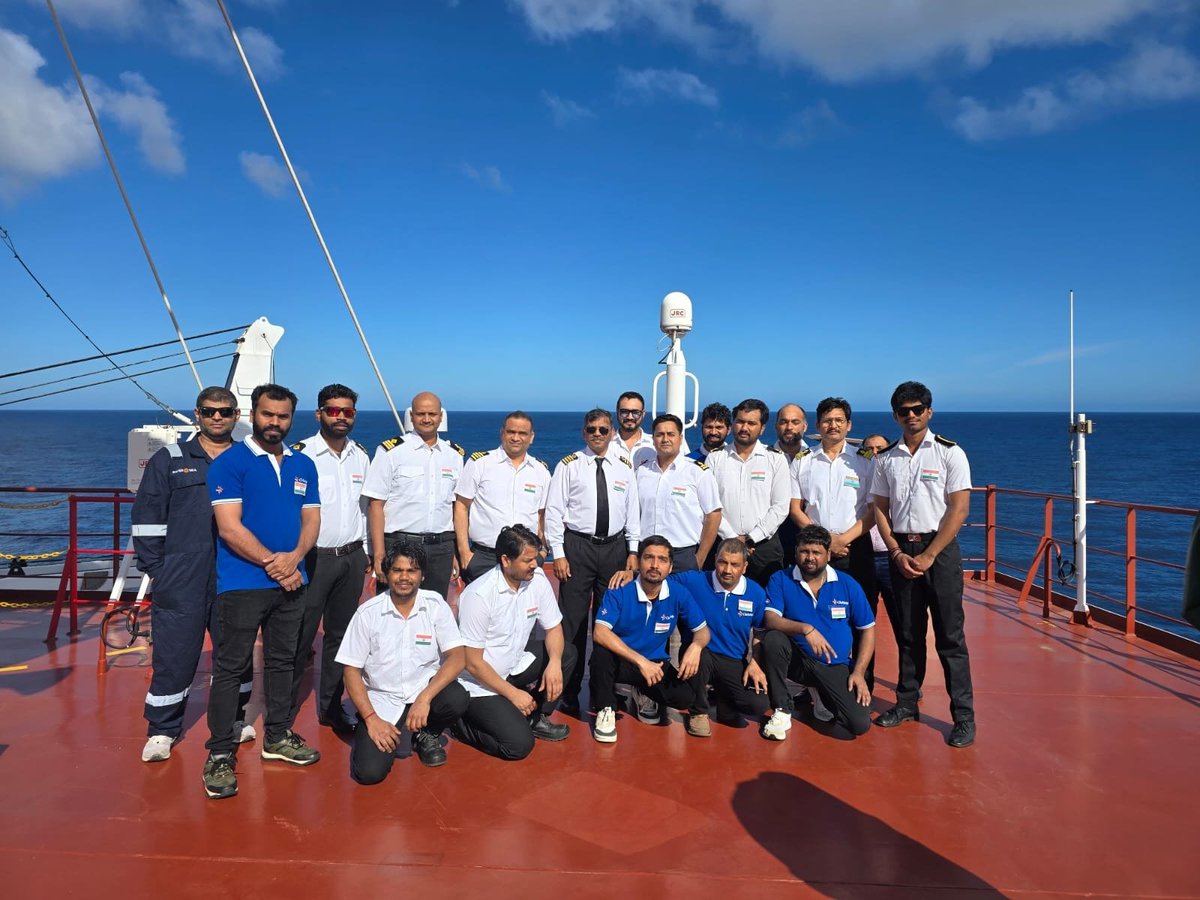 Chellshiphk's tweet photo. Wishing Happy Indian Independence day from onboard chellship team. https://t.co/ThdIzRsiiO