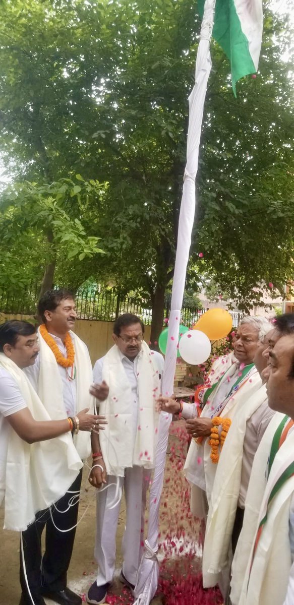 mudit_aggarwal's tweet photo. चाँदनी चौक विधानसभा के सराय फूस में समाजसेवी मनीष प्रजापति जी द्वारा आयोजित भव्य ध्वजारोहण कार्यक्रम में सम्मिलित हुआ।

स्थानीय  जनता की गरिमामयी उपस्थिति में तिरंगा फहराकर देश की एकता, अखंडता और जनसेवा का संकल्प लिया। राष्ट्र की उन्नति और क्षेत्र का विकास ही हमारी सर्वोच्च प्राथमिकता है।
 जय हिन्द! 🇮🇳#IndependenceDay #ChandniChowk