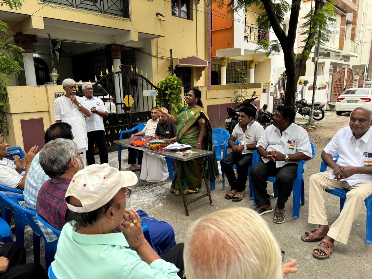 SBharathiDMK's tweet photo. இன்று 80வது சுதந்திர தினத்தை முன்னிட்டு நமது 152வது வட்டத்தில் உள்ள காமாட்சி நகரில் குடியிருப்போர் நல சங்கத்தின் சார்பாக நடைபெற்ற நிகழ்ச்சியில் தேசிய கொடியினை ஏற்றி வைத்தபோது…! https://t.co/n24IsXpZZp