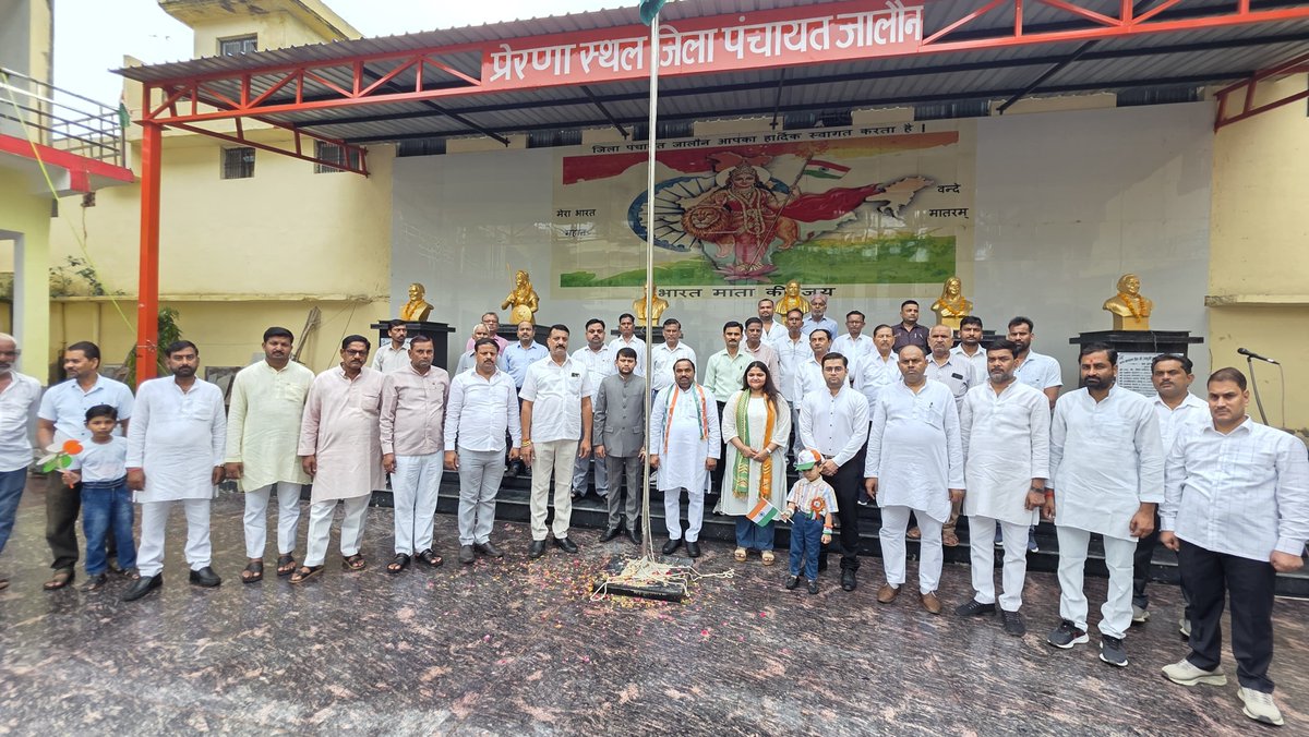 iamDharmJeet's tweet photo. मा.अध्यक्ष/प्रशासक जिला पंचायत जालौन Dr. Ghanshyam Anuragi @MpAnuragi जी की अध्यक्षता में जिला पंचायत कार्यालय में धूमधाम से मनाया गया 80 वां स्वतंत्रता दिवस.इस अवसर पर मा.जनप्रतिनिधिगण व जिला पंचायत के समस्त अधिकारी/कर्मचारीगण उपस्थित रहें।
#Zila Panchayat Jalaun https://t.co/p3O1y67uwY