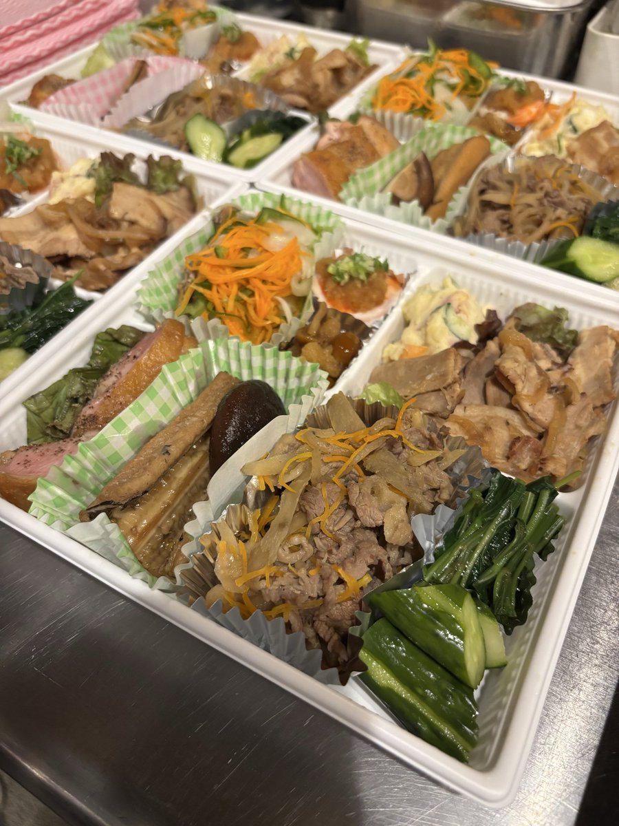 nicho_me2_2's tweet photo. 花火観覧弁当ー🤤本日���7時9時休憩いただきます🙆‍♀️
#二鳥目 #上諏訪 #居酒屋 https://t.co/BzIoD6kGsb