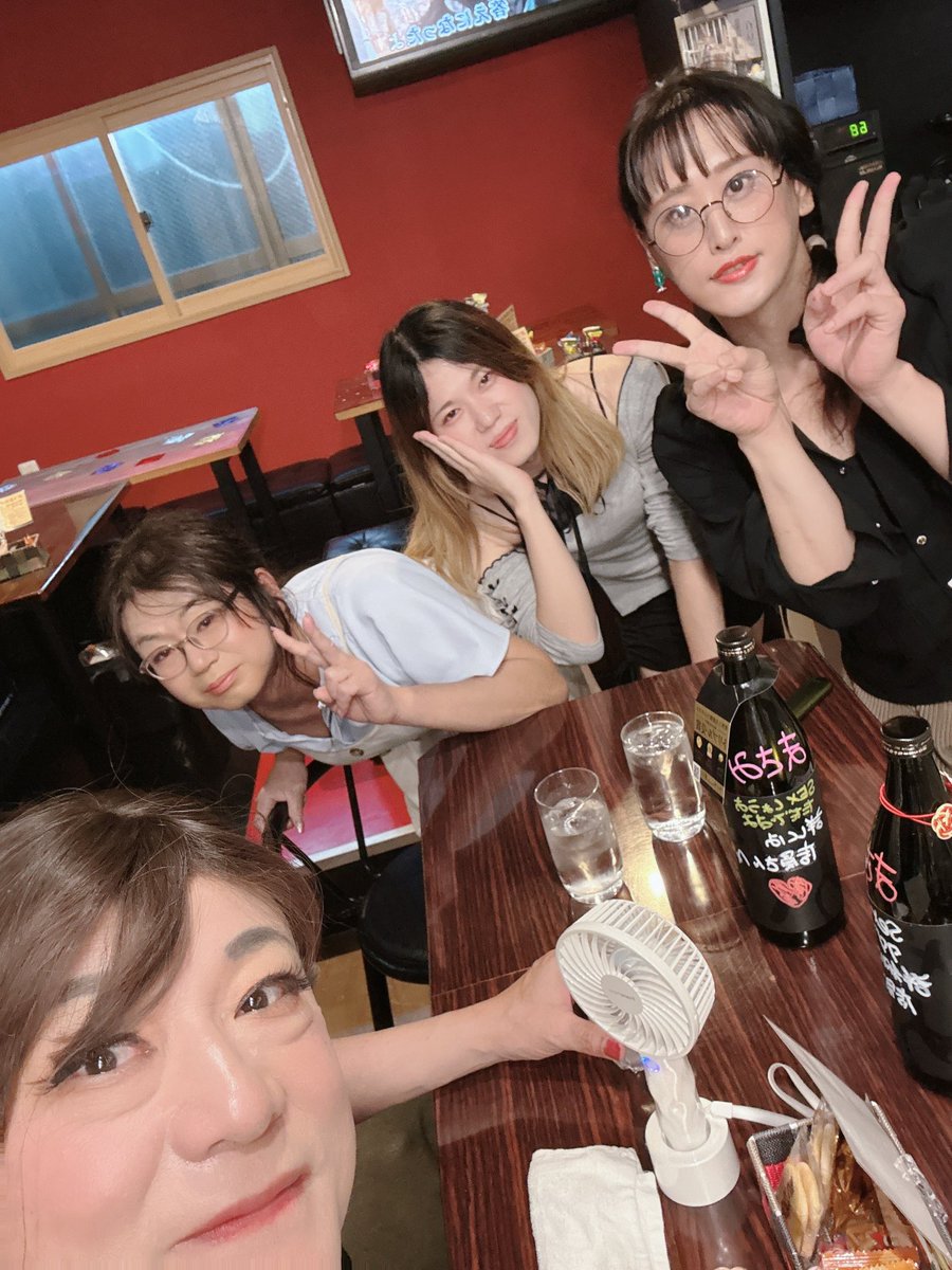 masami0402's tweet photo. 女装のお客さん1人もいない🥳
いろいろお話しできて、ここが、落ち着くわ😁👍 https://t.co/rSZWjJrlIK