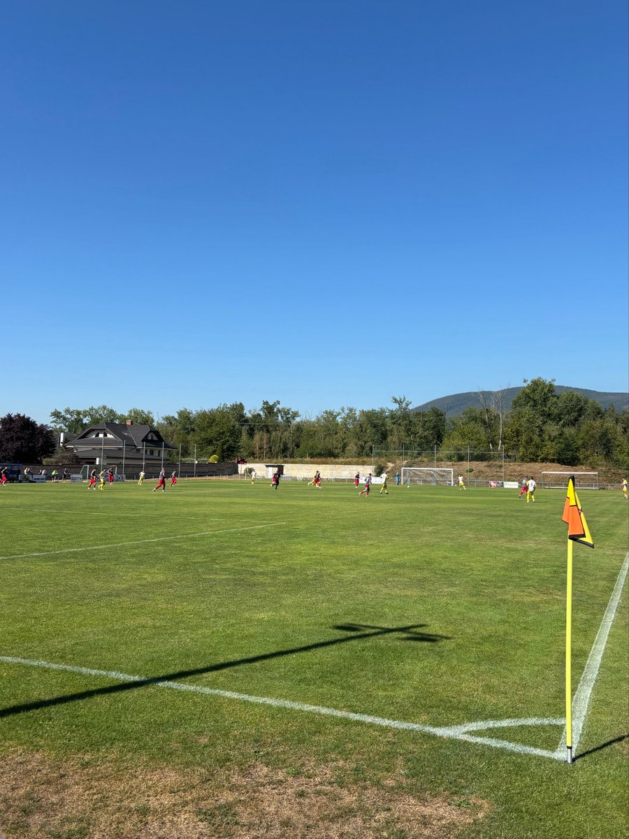 Fanaticky_tisek's tweet photo. Dnešní @DestinaceFotbal ve znamení krajského přeboru.

🔴TJ Oldřichov vs FK Dobroměřice🟡, zatím moc pěkné akce od domácích.🔥

Nižší soutěže jsou zpátky bejbyyyy https://t.co/zGPtn9bzS6