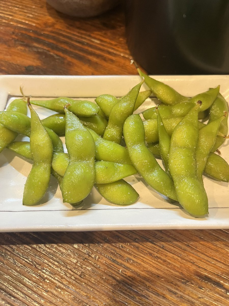 TomoInotomo's tweet photo. まずは枝豆でスタート🫛 https://t.co/TkrQvJSjFf