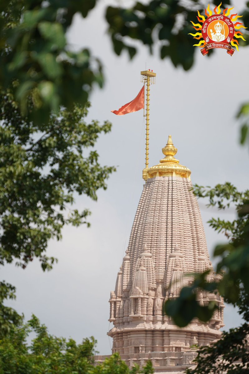 ShriRamTeerth's tweet photo. श्रावण शुक्ल तृतीया (तीज पर्व) के पावन अवसर पर प्रकृति की अनुपम हरितिमा से अलंकृत श्रीराम जन्मभूमि मन्दिर परिसर की मनोहारी छटा तथा गर्भगृह में विराजमान प्रभु श्रीरामलला सरकार के मंगलमय, अलौकिक एवं दिव्य दर्शन

On the sacred occasion of Shravana Shukla Tritiya (Teej Parva), the enchanting Shri Ram Janmabhoomi Mandir complex, adorned with the verdant splendour of nature, and the auspicious, sublime and divine darshan of Prabhu Shri Ramlalla Sarkar, enshrined in the sanctum sanctorum.