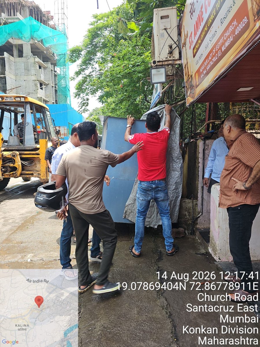richapintoi's tweet photo. BMC has cleared 68km of footpaths in 14-day drive, & removed 112 hawkers and 77 illegal structures: 

Between Aug 1 and 14, the civic administration carried out 337 actions. Besides the hawkers and illegal structures, 49 street furniture installations, 63 instances of storage material, 27 shop signboards, 14 other signboards and 49 banners were removed.

BMC also acted against 25 structures adjoining authorised shops that were obstructing pedestrian movement, repaired eight footpaths and cleared eight unauthorised parking spaces that had come up on footpaths.