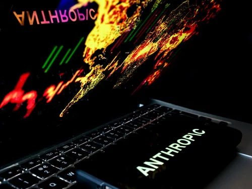 781aurablanco's tweet photo. Volveremos al papel? Anthropic también hackea ‘sin querer’ (no iba a ser menos que OpenAI 😊). Es evidente que queda mucho por avanzar en guardarraíles de IA y que el gran riesgo es proteger el dato crítico (además de escasez de memorias y electricidad) https://t.co/r3qT3tCkdO