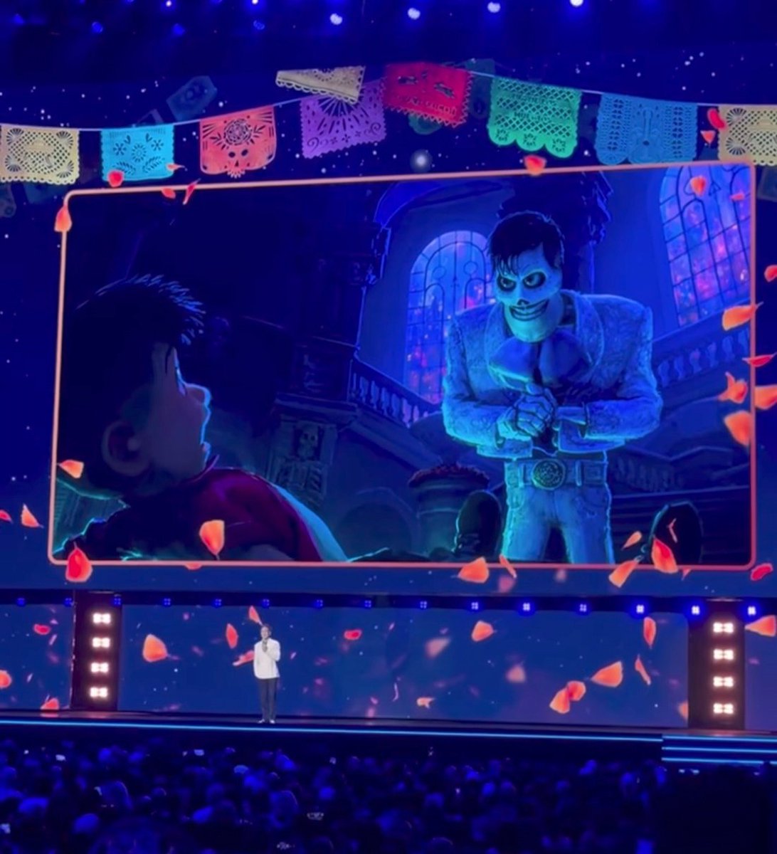HerreraChris's tweet photo. 🤯😱 Paren todo! Es oficial #Coco tendrá secuela 👇🏽
#D23Expoo #D23 https://t.co/QiW2FYIeci