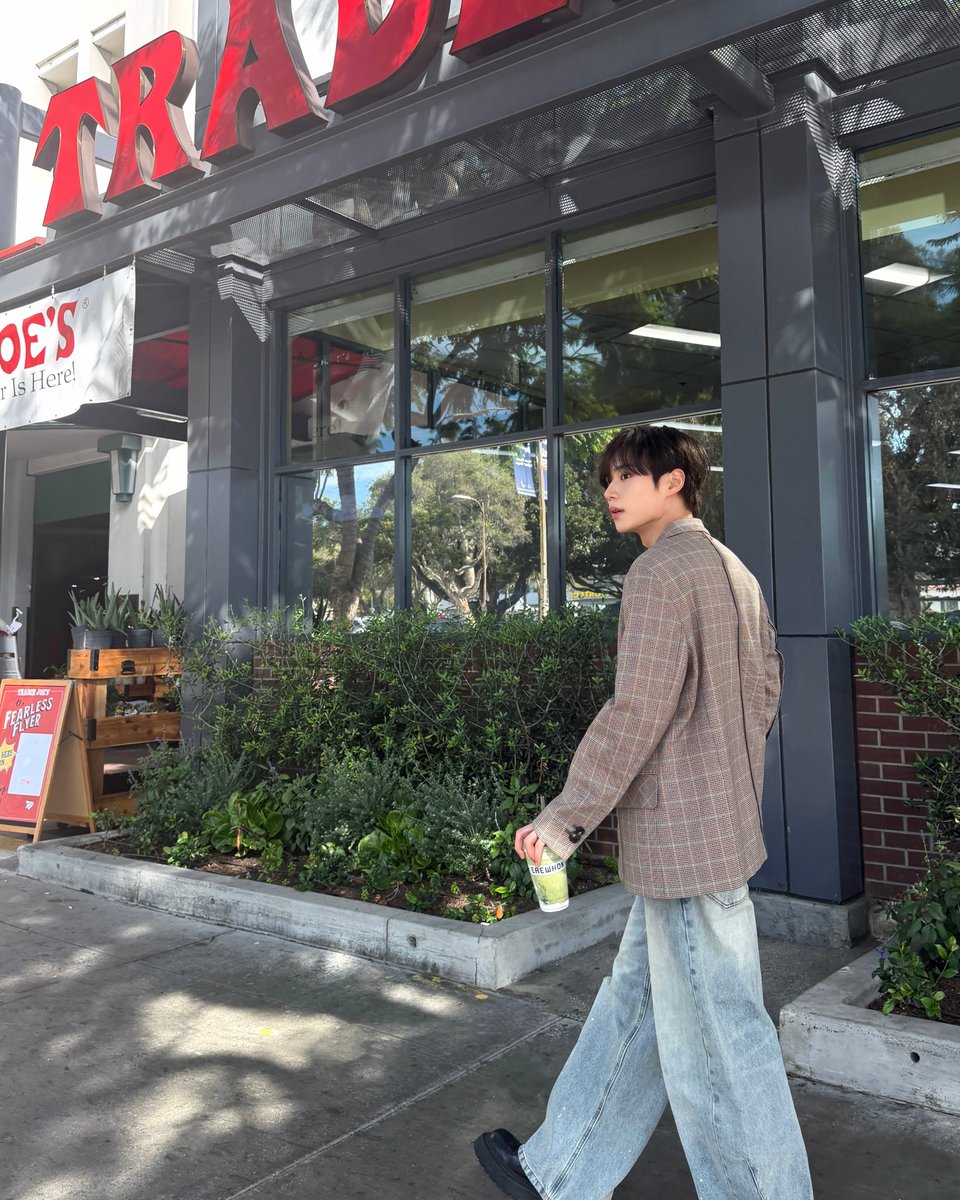 rabbitS2fox's tweet photo. 파리 준서랑 LA 준서 중에 고르라고 하면 죽어도 못 고른다고 엉엉 울거임 https://t.co/iOJnPqyE5w