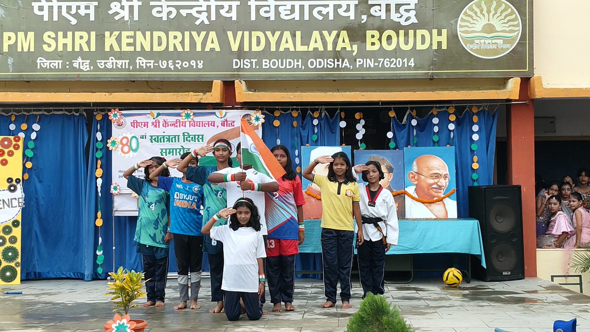 kvboudh's tweet photo. 🇮🇳 Independence Day Celebration at PM SHRI KV Boudh 🇮🇳
PM SHRI KV Boudh celebrated Independence Day with great patriotic fervour and enthusiasm. The celebration witnessed the unfurling of the National Flag, patriotic performances and cultural performances. https://t.co/RtrFH6AOyH