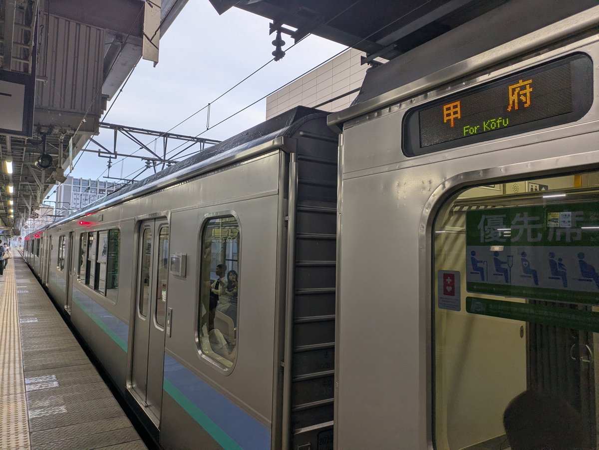 azu_odo's tweet photo. 9248M、E127系まさかの甲府行きで横転してる
さすがに松本で車両交換か https://t.co/cDky2IdFBI