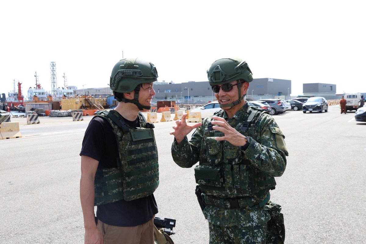 HsuMilitary's tweet photo. Han Kuang 42 ends. Notes on embedded reporting verification.
I wasn’t just covering it — I joined the verification with main combat units.
Tested real limits: night moves, small-unit follow, full CBRN gear.
Goal isn’t stories. It’s a workable wartime media system.
#HanKuang https://t.co/hv9lPupwaP