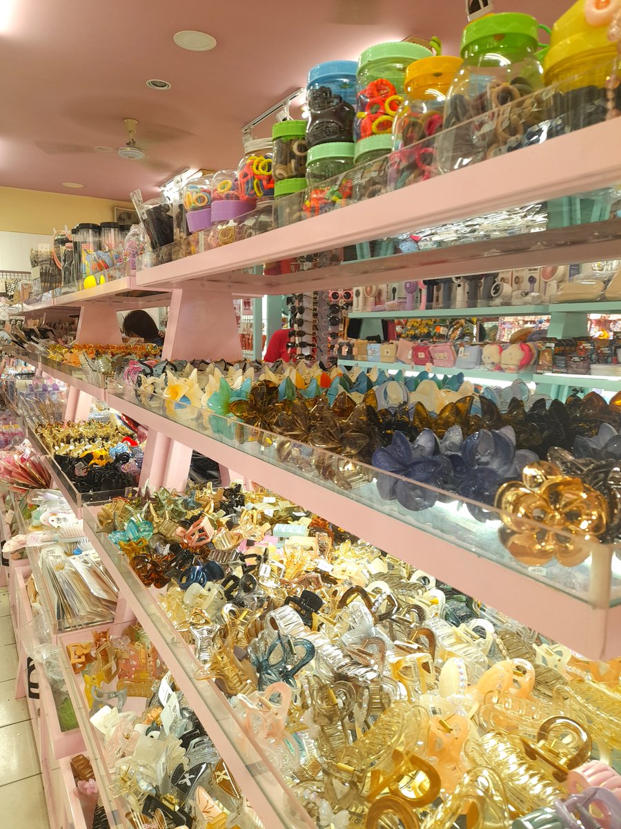 aienviyu_'s tweet photo. Ngahuleng tarik cuma buat beli jedai, ini pengen itu pengen 😭 https://t.co/yUDuLpQbfC