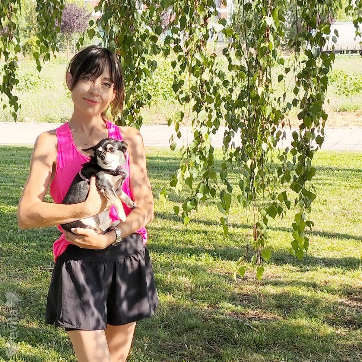 Serrano_Arqui's tweet photo. ¡Buenos días!
Paseo mañanero por Fuentes Blancas 🌳🌲 con Lila 🐶 y recolección de moras 🫐 para acompañar al desayuno.
No se puede ser más "healthy" como dicen los modernos. 😁
#SlowLife #SlowTime #Summer #Burgos https://t.co/demhbOonbo