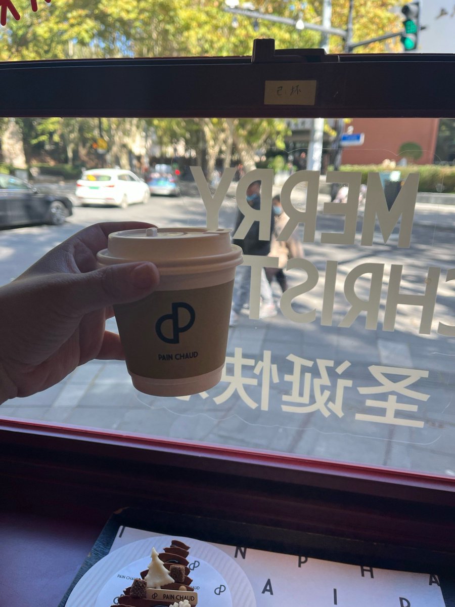 SarahAnusha's tweet photo. [Just tried the brand-new zero-waste coffee shop in downtown! Bamboo cups, local pastries u0026 that first sip of smooth cold brew Total game-changer for my work morning ]， https://t.co/xkpGpGbain