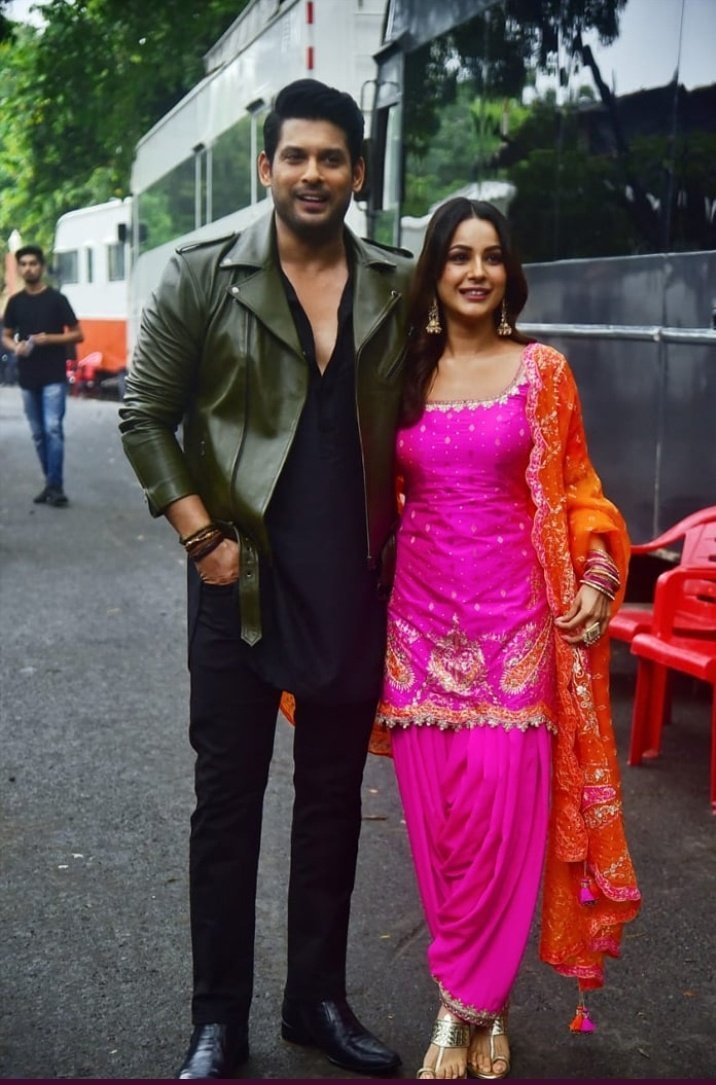 ShrutiS08401968's tweet photo. 5 Years of #SidNaazOnBBOTT
It feels like it was just yesterday when we saw them together on #BBOTT not just as two people like #SidharthShukla & #ShehnaazGill .....but as two bodies and one soul - like #SidNaaz ๐ฅฐ๐งฟโพ๏ธ https://t.co/19PN4C7kot