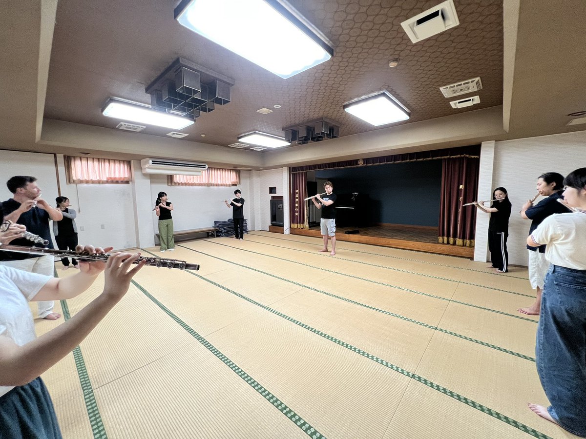 bokunatsu2017's tweet photo. #ぼくなつ2026 4日目🌻
プランク記録更新しましたね💫
夜には受講生のおさらい会があるので、みなさん少し緊張しながら自己練習やレッスンに励んでいます。 https://t.co/cBMjw41sjJ