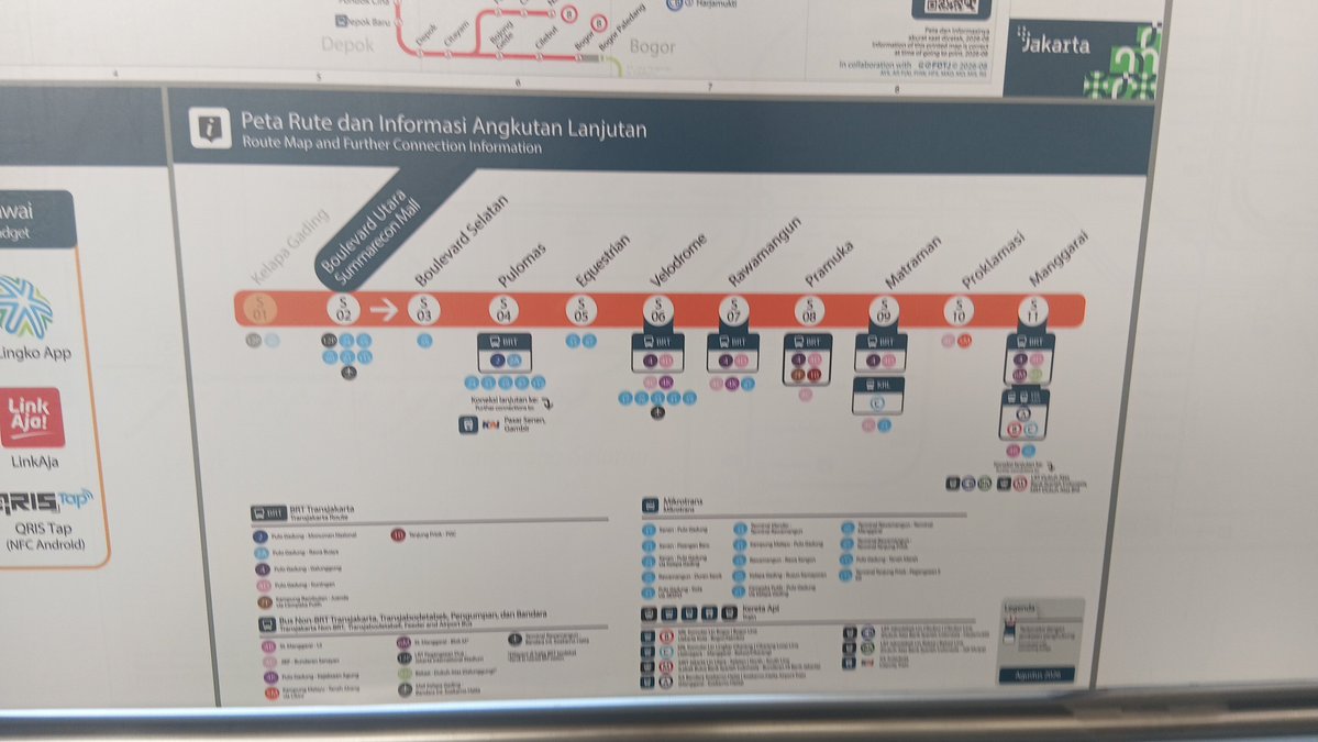 NerdsTransport's tweet photo. Sedikit printing error di info board LRTJ, yang harusnya pake PT Sans/PT Sans Narrow malah ke ganti ke font lain. Juga pada peron arah Kelapa Gading di Stasiun Boulevard  Utara arah peta rute salah. @lrtjkt ^MXB https://t.co/dTfcxHIgRs