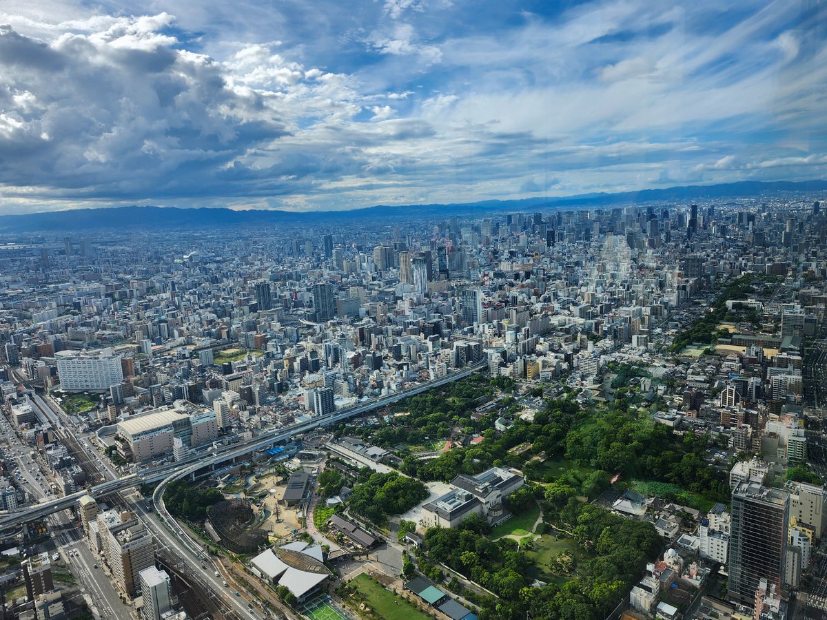 kochan0118's tweet photo. 帰り道急遽あべのハルカスのバーベキューに誘われました😄
青森旅行でHPが赤色で体力が限界ですが楽しみます❗
NARUTOで言ったら牙狼牙2回使い切った犬塚キバのチャクラ量みたいな感じ😅

生駒山に虹が架かってました😆
奈良の方必見ですよ😄 https://t.co/jvcM9mcHi6