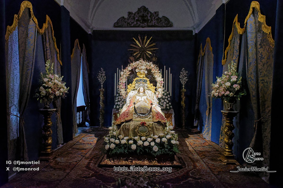 fjmonrod's tweet photo. La Virgen del Tránsito volvió a abrir las puertas de Santa Rosalía a la devoción de Sevilla.
La imagen representa a María dormida y serena, en su tránsito de esta vida a la gloria.
#ASacro #TDSCofrade #Sevilla #Asunción #VirgenDelTránsito @ArtesacroT https://t.co/JuQnIUl5VW