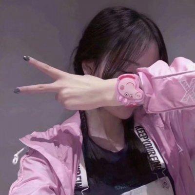 AntoniaAnd46834's tweet photo. 🌈 🍀 💐 🔥 🔥 🔥 Friend roast session laughs https://t.co/MUjG6ADYgg