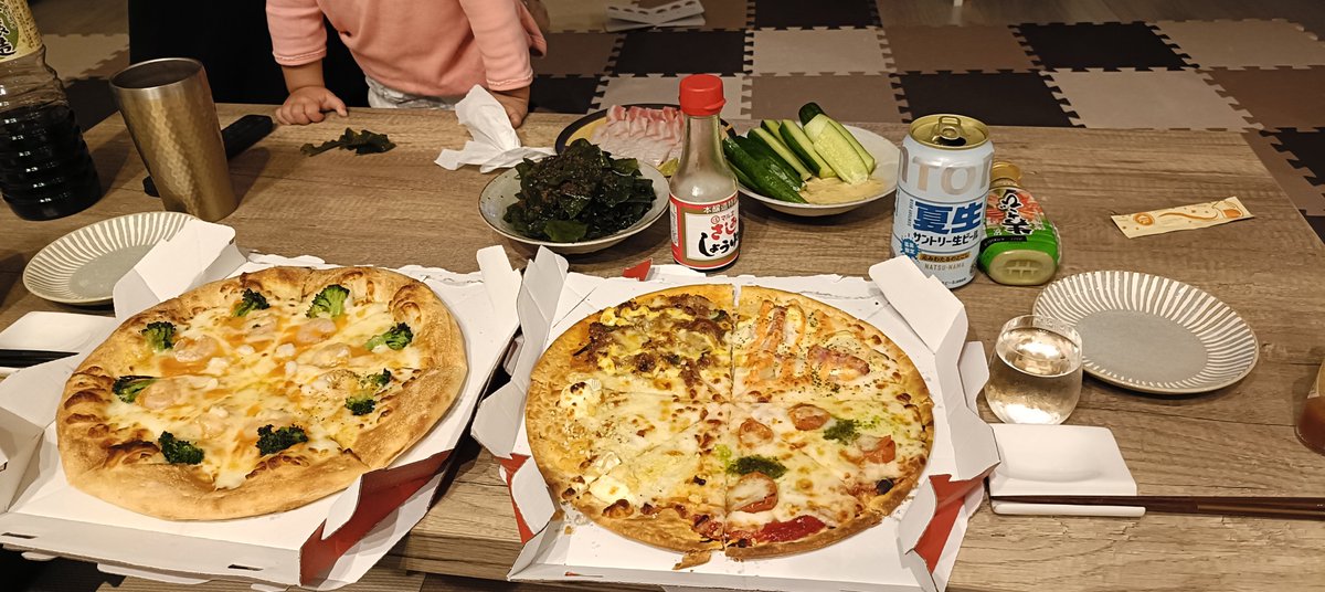 koarawoman's tweet photo. お盆休みの月曜日
私は食べたい鯛のお刺身、ワカメを購入
旦那さんは��ザを宅配した夜 https://t.co/EjxMWZsyZC