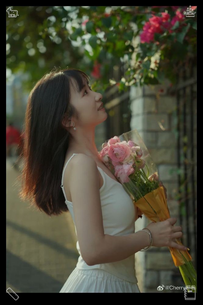 dlkbdrr's tweet photo. Once dinner is over, she tidies up the table and washes the dishes. Afterward, she steps out onto the balcony to watch the sunset, which fills the sky with hues of pink and purple. Struck by its beauty, she snaps a picture and shares it on her social media. 😠 Meanwhile, at the https://t.co/WiBJmI9P0i