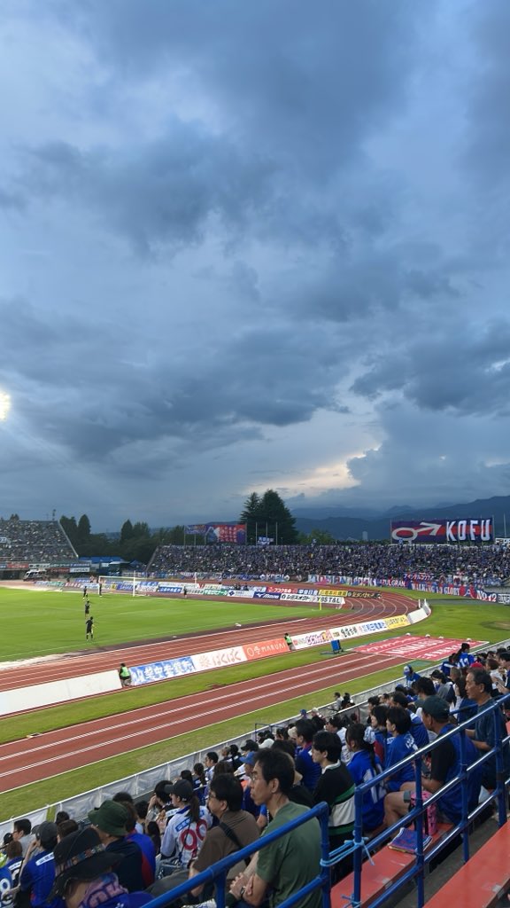 ameyouz's tweet photo. ホーム開幕戦‼️勝つぞ〜‼️🔵🔴　 #vfk https://t.co/9dO7s8d8Ay