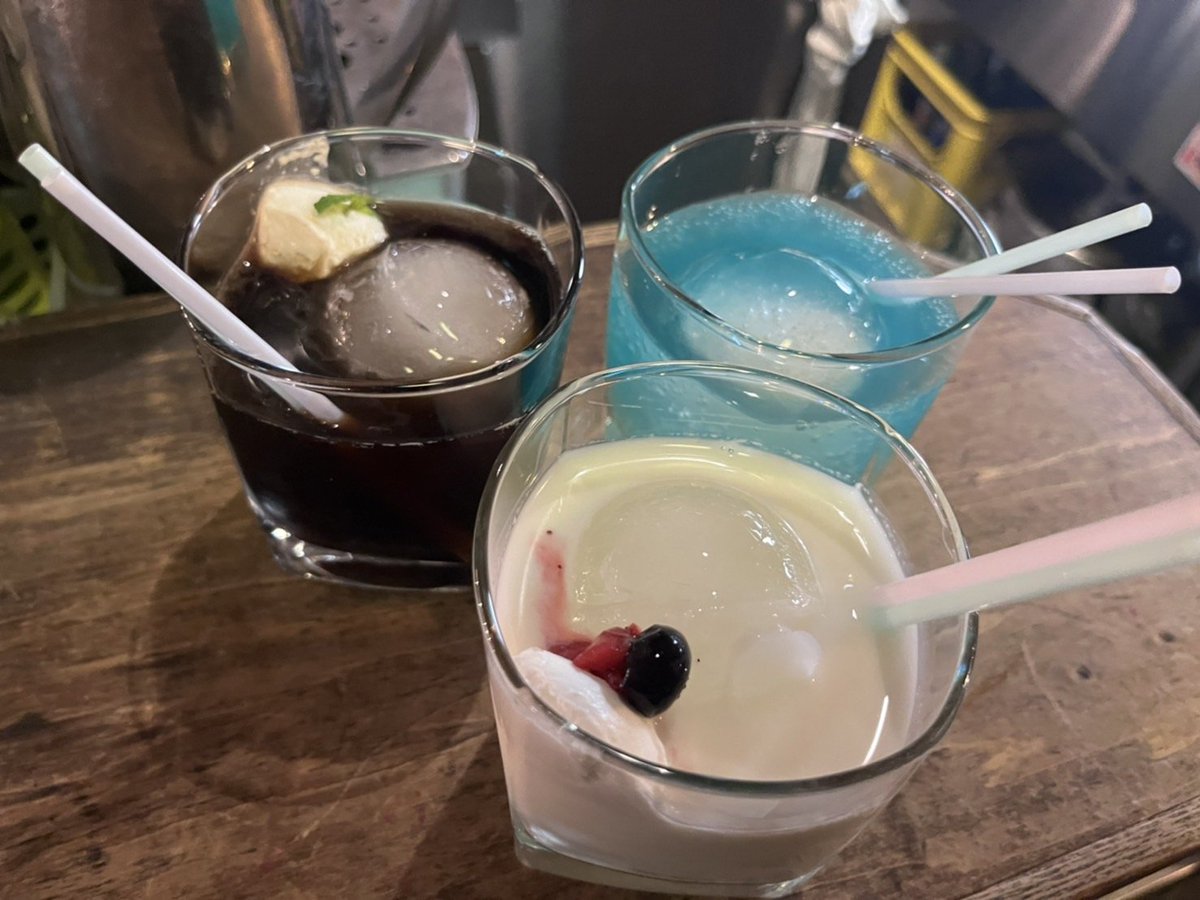 blikjebutton's tweet photo. 土曜日🍻
「今日は飲もう！」 そんな気分になったら、ぜひブリキボタンへ。
キンと冷えたハートランド、爽快なハイボール、すっきりレモンサワー、人気の茉莉花（JJ）など、お酒を各種ご用意しています。
美味しい料理と一緒に、ゆっくり飲む土曜の夜を。 皆さまのお越しを心よりお待ちしております🍷 https://t.co/0j0D91QPtx