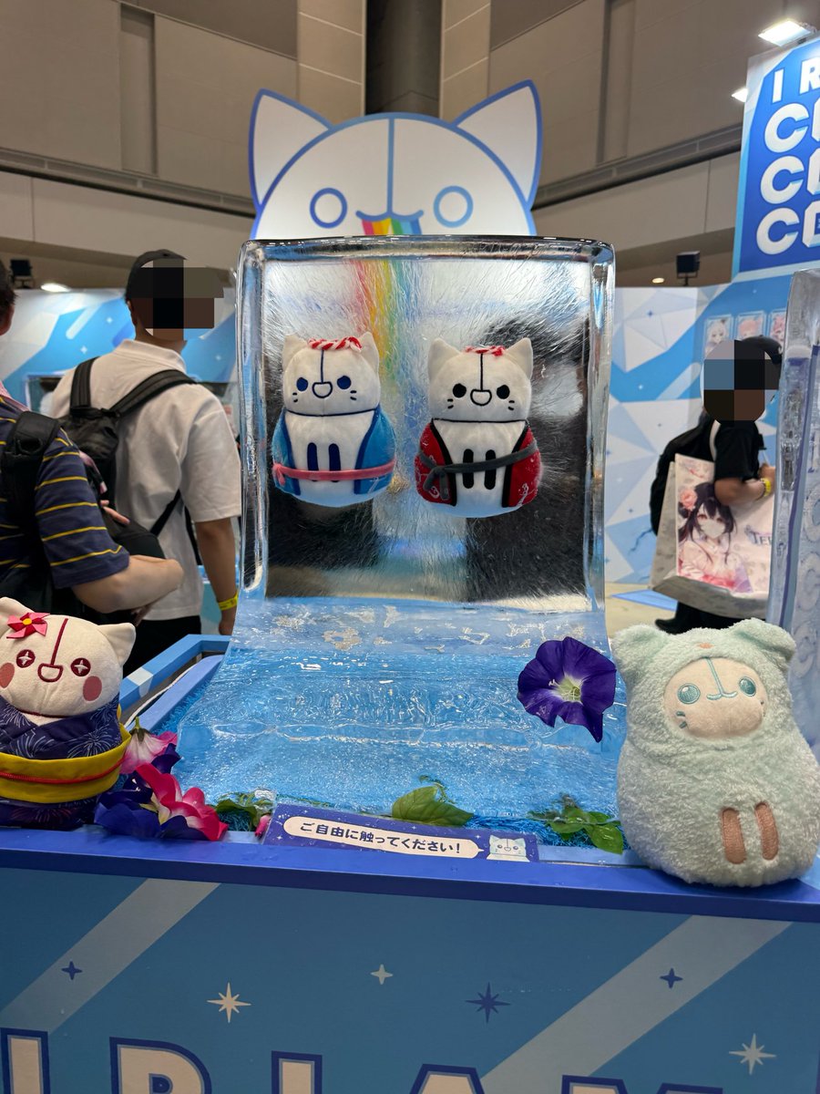 IRIAM0403's tweet photo. 今年も夏のコミックマーケットに足を運んでみました！

どうやら今回もIRIAMブースがあった模様！早速突撃（≧∇≦）

うわぁぁ、、気持ち悪🤮

白い物体がさらにキモく、、

推しは見つかっただぁ？

汚物なら見つかったよ、お前だよお前！

(組長生存はしてるよ(*´︶`*)ﾉ)

#C108 
#IRIAM https://t.co/7KPnfivEv1