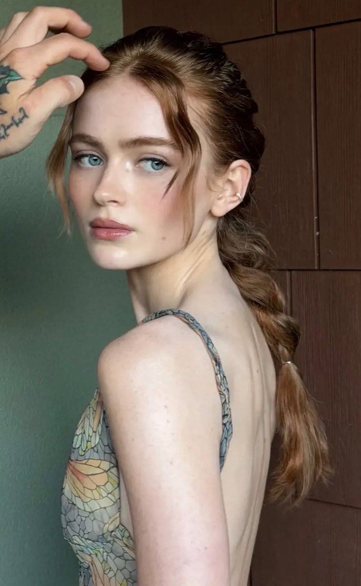FilmUpdates's tweet photo. Sadie Sink stuns in new pictures. https://t.co/4spNf45xHs