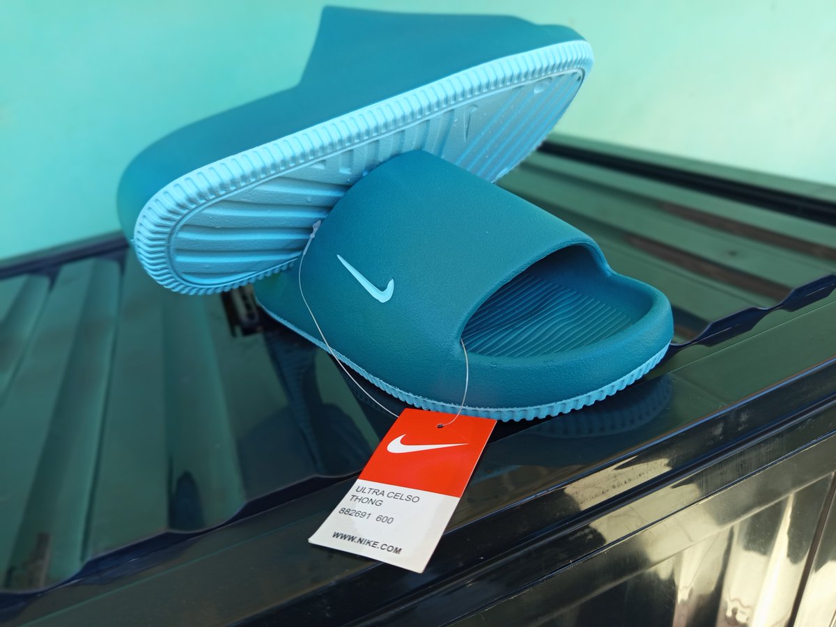 ChiwayaPrince's tweet photo. Nike Calm slides. available area 25 size, 8,9,10,11 
Price :50k 
Can send anywhere. https://t.co/9UzZ5E3JwA