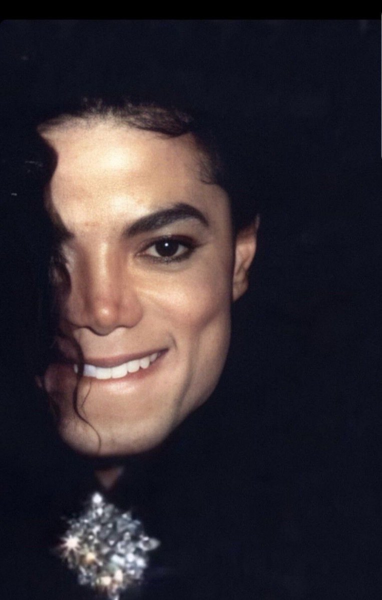 LiberianGirl779's tweet photo. “Michael would bite his lips so sexy, slowly and you couldn't help but move closer, and kissing his sweet lips, he was a great kisser, this I can tell you. He liked for the girl to move in and make the first move, sometimes. I spoke with another women he did this to also, and trust me Michael knew how to temp you with those lips, that stare, that walk, the giggle, and not to mention that Ponytail.”