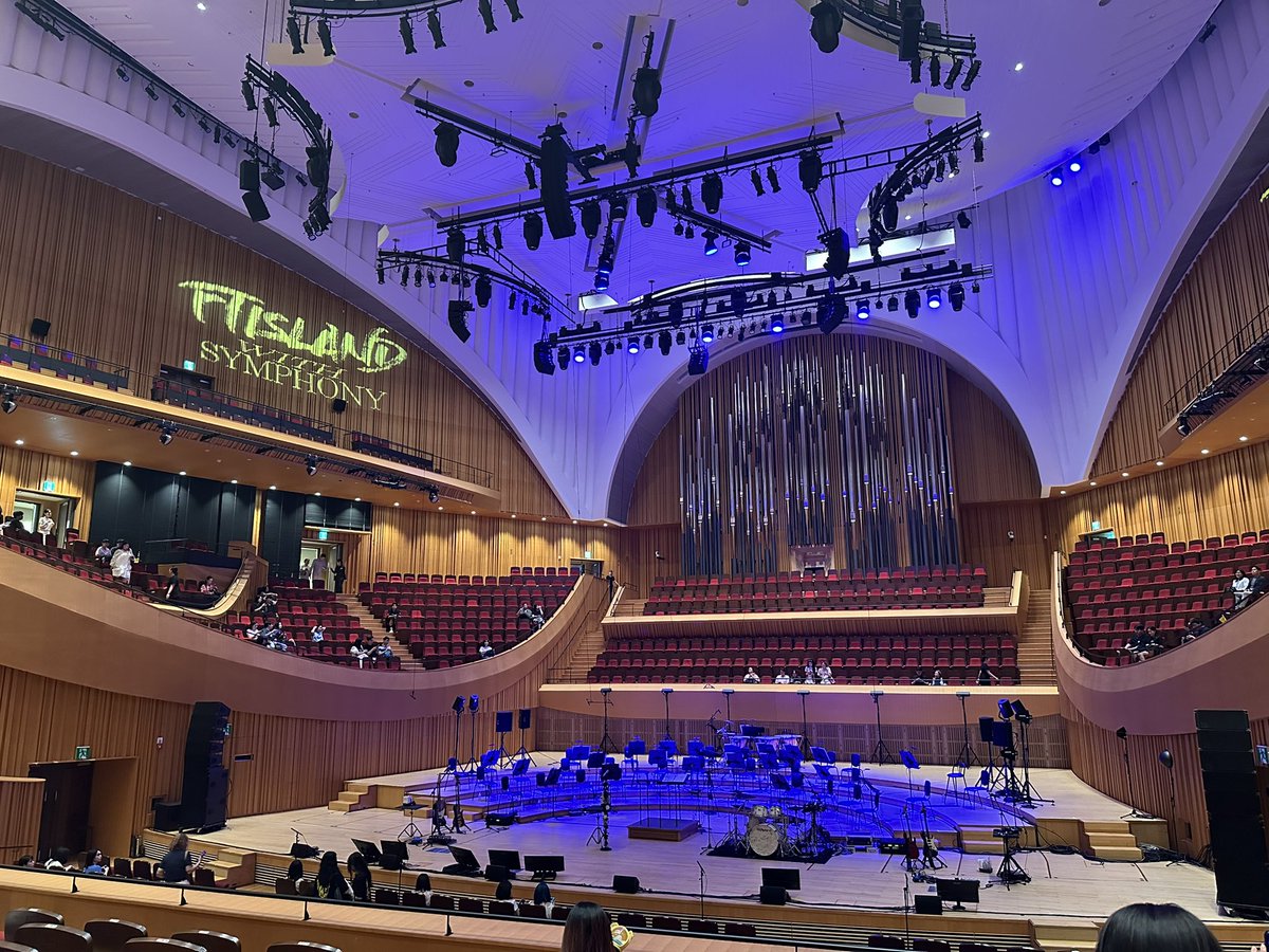 fanny_riyanti's tweet photo. I’m IN
MY seat not bad lah yaaaa
#FTISLANDwithSymphony https://t.co/oicRGeUTg6