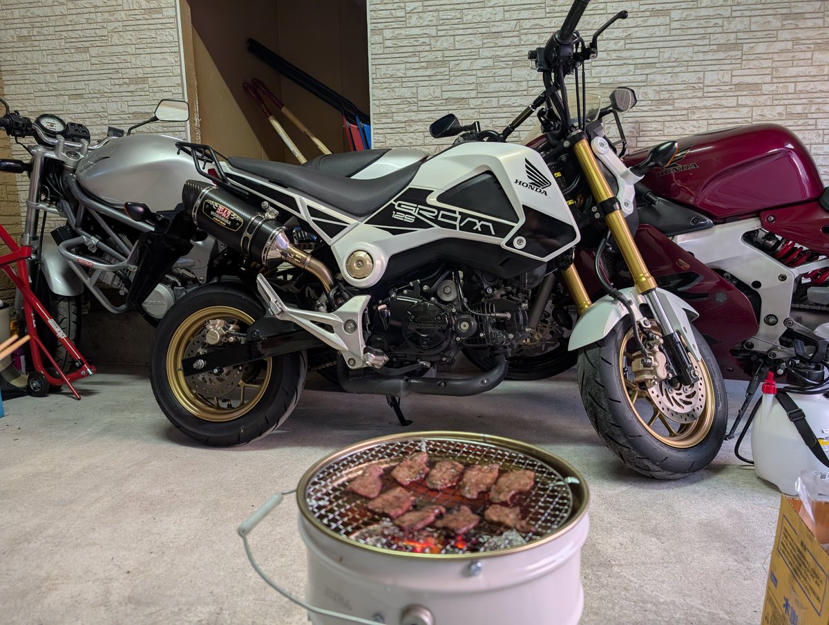 cGMU6B9mnW27531's tweet photo. 今日は昨日出来なかった焼肉?BBQ?
テーブルはワークエモーションD9R
#ワークエモーション
#D9R
#ペール缶 https://t.co/h54inGzh53