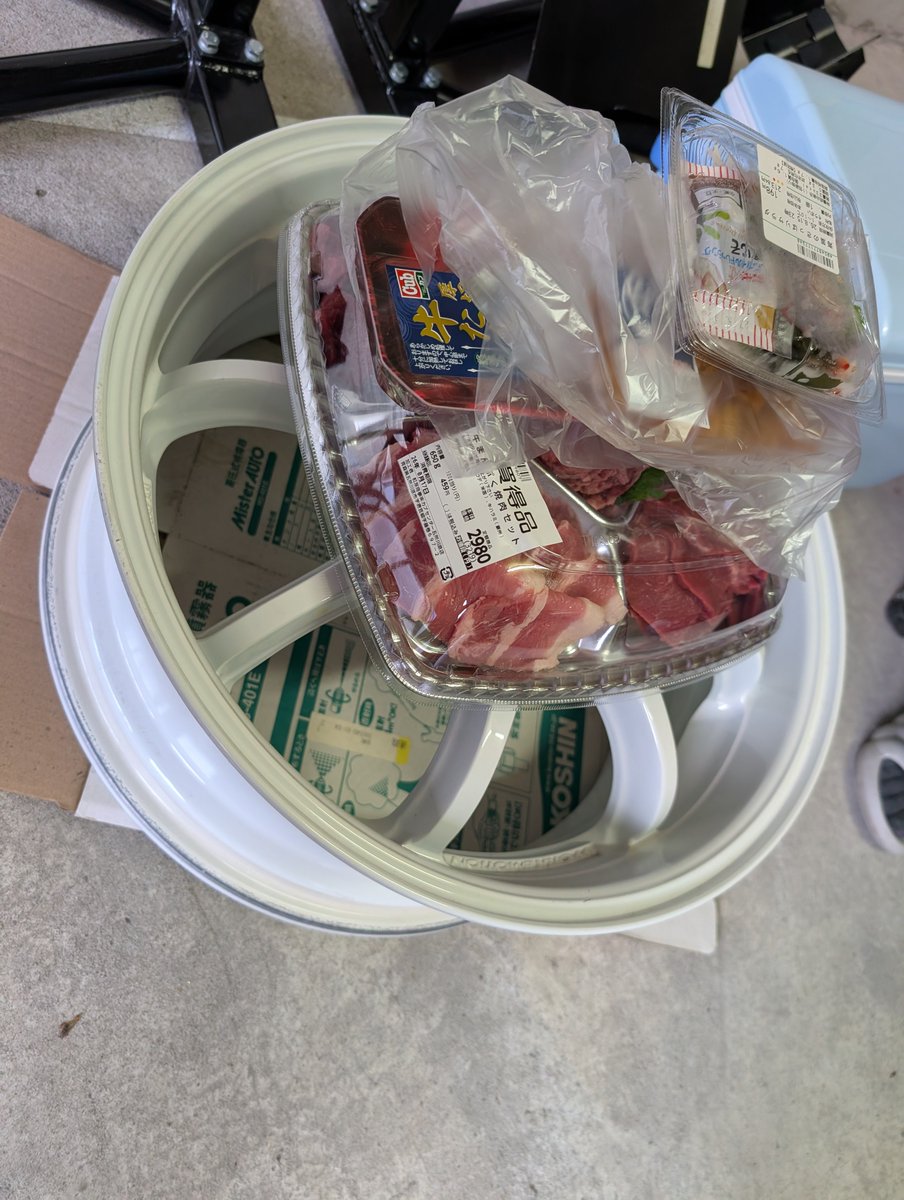 cGMU6B9mnW27531's tweet photo. 今日は昨日出来なかった焼肉?BBQ?
テーブルはワークエモーションD9R
#ワークエモーション
#D9R
#ペール缶 https://t.co/h54inGzh53
