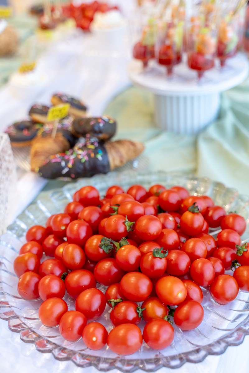 AcomasaGt's tweet photo. Just tried the newly picked cherry tomatoes from the local farmers’ market—bursting with sun-ripened sweetness and a tiny tang, no weird aftertaste at all! Perfect for summer salads or quick snacks ， https://t.co/cqs0zCvSEY