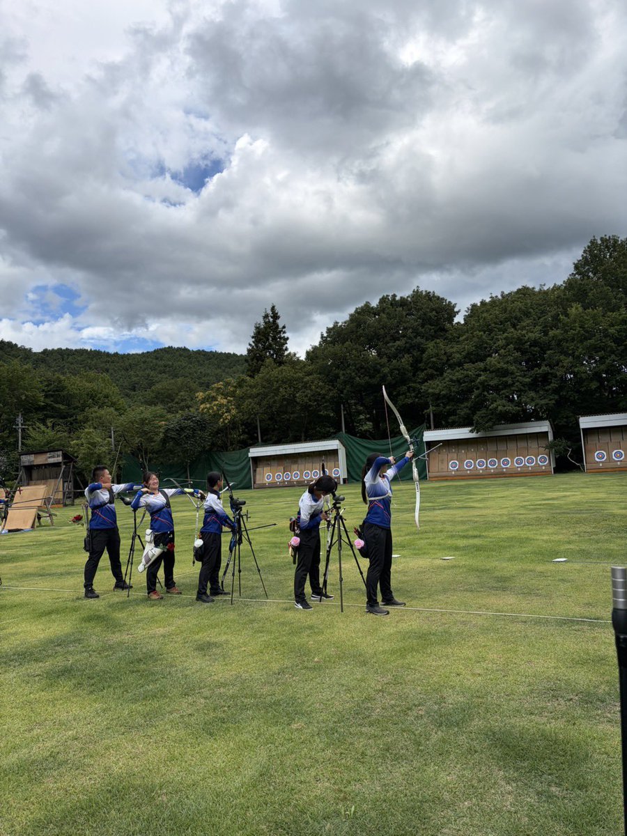 huackouhou's tweet photo. ３日目と中日が終了しました！
３日目には、1年生にとっては初めての部内戦である、ファミリー戦が行われました🏹
中日にはしっかり体を休め、花火🎆を楽しむなど毎日充実した生活を送っています🌻 https://t.co/4KLilTbdZw