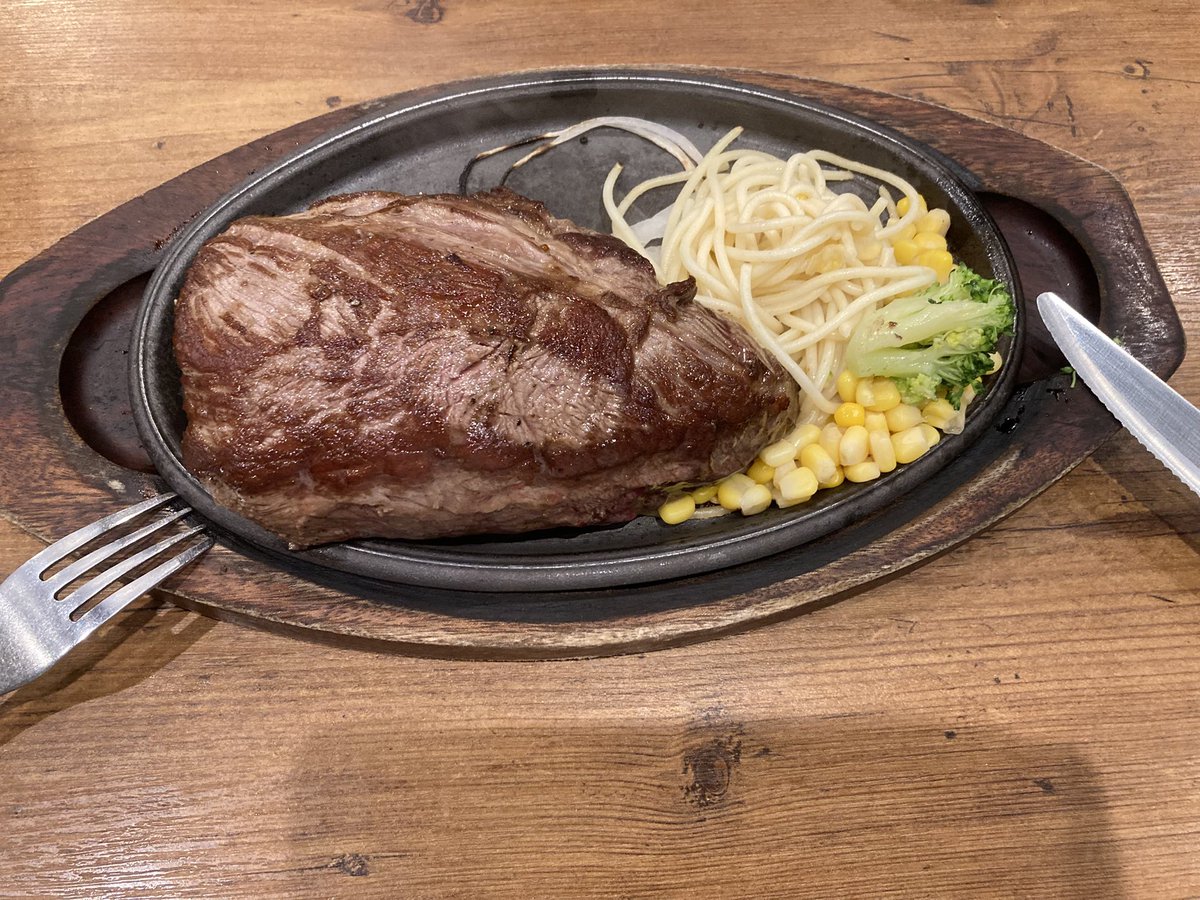 uehahi's tweet photo. 打ち上げで肉を喰らう https://t.co/oMyKtvKxRd